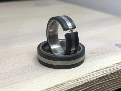 Trauringe / Eheringe aus Carbon und Edelstahl Bild 5